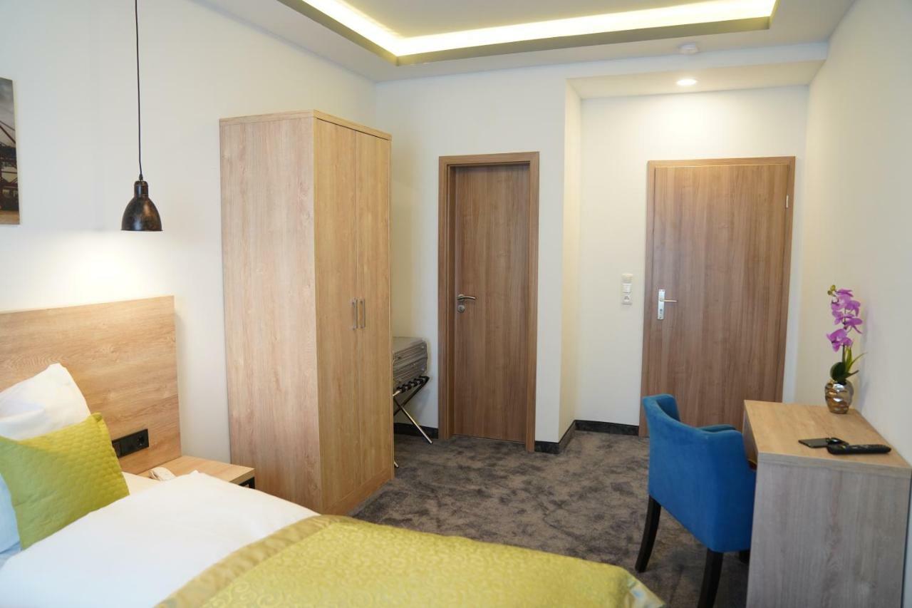 Hotel Dias Pinneberg Exterior photo